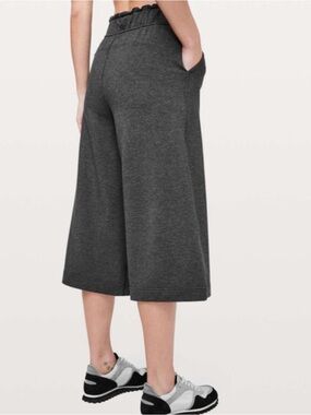 Lululemon Hello Sunday Crop Heathered Mod Black Gray Size 6